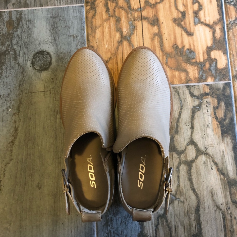 Tan Soda ankle boots with zipper.